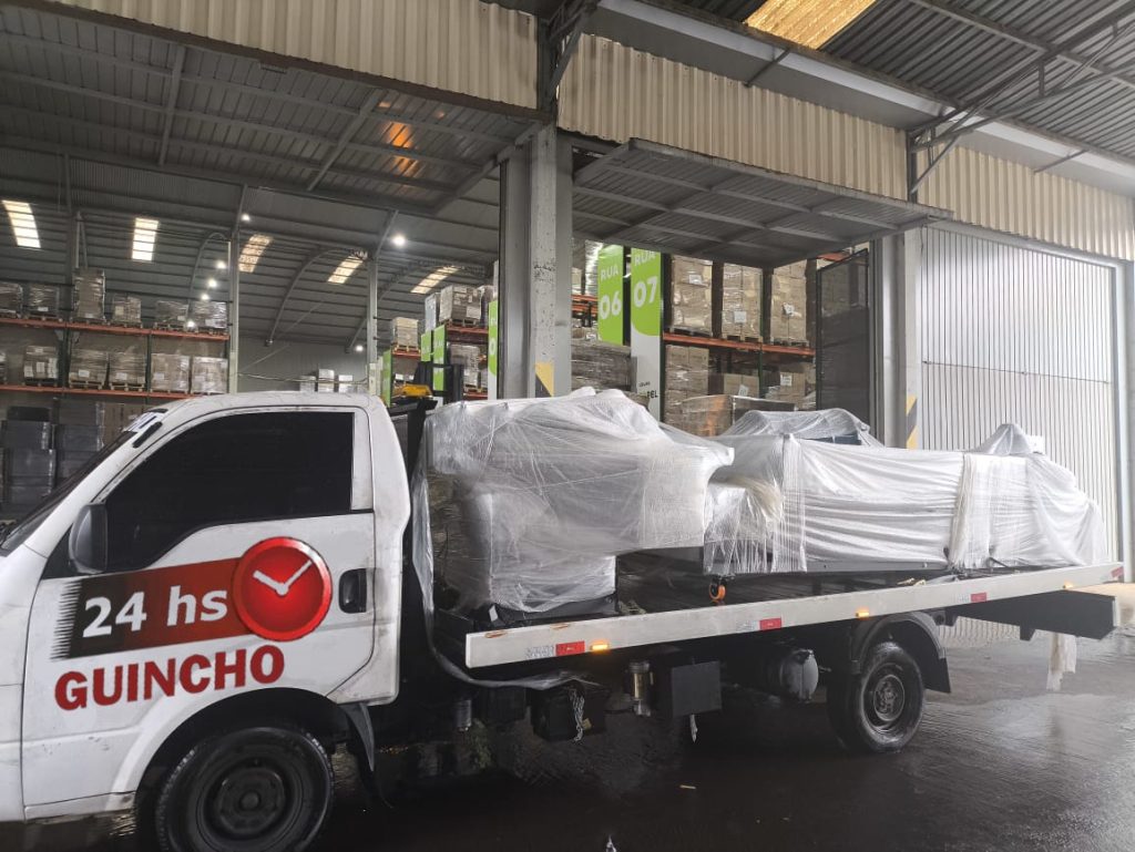 Guincho Pesado Utilizado para caminhões, ônibus e veículos de grande porte. Exige equipamentos especiais e operadores treinados
